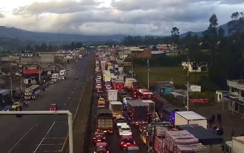 Existe gran congestión en la av. Panamericana Sur, tras el choque en Tambillo.