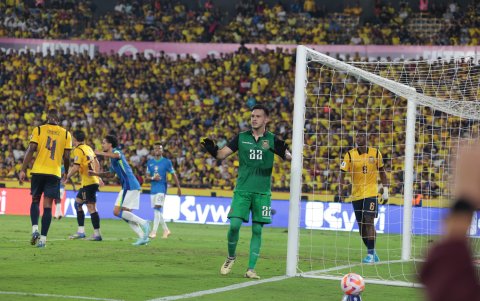 Gonzalo Valle debutó con Ecuador en el empate 0-0 ante Brasil.