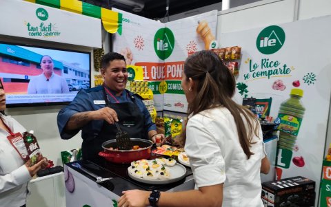 Industria. Tenderos pudieron disfrutar de las exhibiciones que se desarrollaron en la feria de marcas nacionales como ILE.