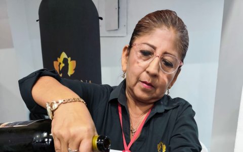 Emprendedores. Vino de flor de jamaica, fue la propuesta que llegó desde Manta, a través de la marca La Patrona.