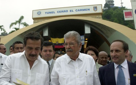 Tras los ocho años de León Febres-Cordero al frente del Municipio de Guayaquil, Nebot asumió el liderazgo.