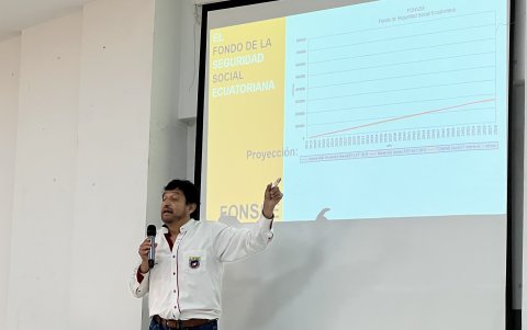 Henry Izurieta, secretario técnico de la Coordinadora en Defensa de la Seguridad Social, explicó cómo sería sostenible y conveniente el Fondo de la Seguridad Social Ecuatoriana (Fonsse).