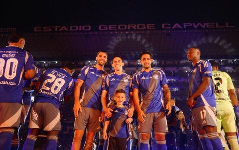 Emelec realizó la presentación oficial de su nueva plantilla en la Explosión Azul.