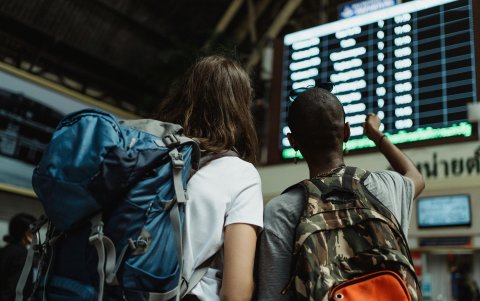 Los viajeros deberán presentar el Itinerario confirmado hacia un tercer país.