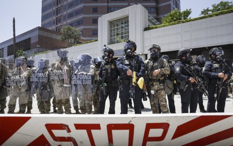 Fuerzas de control resguardaban las calles.