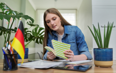 El programa incluye clases de alemán, orientación cultural y acompañamiento personalizado para adaptarse a la vida en Alemania.