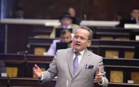 El legislador del PSC Alfredo Serrano dice que hay artículos de la Ley de Inteligencia que echan abjo la intención de votar por la normativa