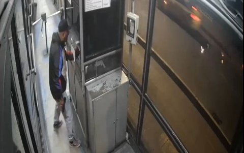 Los asaltantes se llevaron el dinero del punto de recaudo, dispararon e intentaron romper el vidrio.