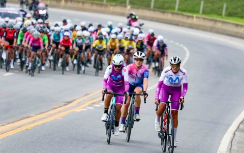 Las integrantes del equipo ecuatoriano Movistar Best PC intentaron formar la fuga del día en la primera etapa.