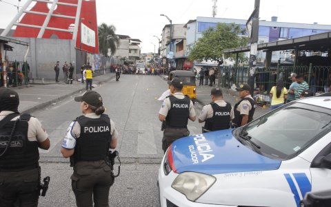 Alias Chocolo está vinculado al asesinato de dos personas ocurrido en las afueras de una unidad educativa en el sector de Pascuales.