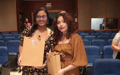 Dhara Mendieta y Niza Lozano.