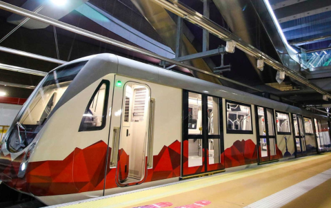 Este sistema de transporte permite a los habitantes de Quito moverse por la ciudad entre 15 estaciones.