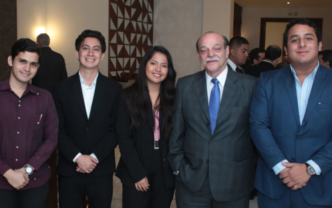 Mario Santos, José Carrión, Daniela Escalante, Roberto Illingworth y José Arévalo.