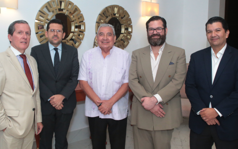Antonio Pazmiño, Marcelo Andrade, Héctor Plaza, Juan José Andrade y Jaime Orellana.