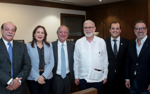 Roberto Illingworth, Vianna Maino, Sergio Abreu, Alberto Dahik, Héctor Yépez y Gustavo Manrique.