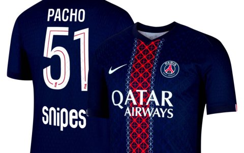 La nueva camiseta del PSG con el dorsal de Willian Pacho.