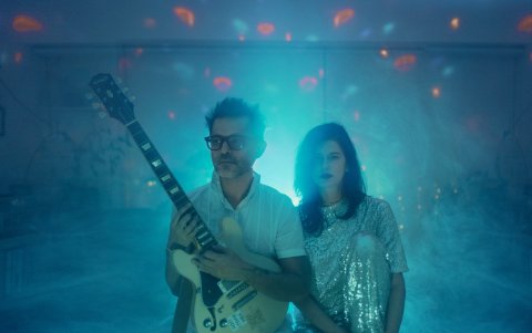 Este proyecto limeño prepara el lanzamiento de su segundo trabajo discográfico. Su más reciente sencillo fue 'Universo', en español.