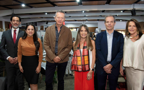Juan Pablo Sotomayor, Andrea Vásquez, Patricio Álvarez, Caridad Vela, Andrés Burbano de Lara y Mercedes Vela.