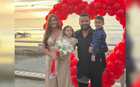 Luis Hermida junto a su esposa Nicole y sus dos hijos, Gianluca y Mar Amelia