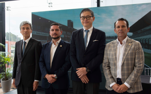 Keiichiro Morishita, embajador de Japón; José Miguel Arcos, gerente general Honda; Arata Ichinose; presidente Honda Sudamérica; y Juan Esteban Cornejo, gerente general Asiauto.