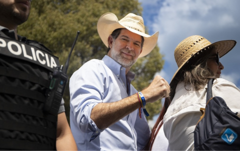 El excandidato presidencial de Ecuador agradeció a Dios por permitirle continuar tras superar el cáncer.