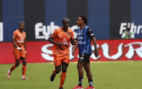 Orlin Quiñónez (c) anotó el gol del empate de Libertad.