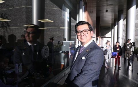 El secretario jurídico de Presidencia, Stalin Andino, fue el encargado de entregar el proyecto de ley.