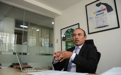 El actual titular de la Federación Ecuatoriana de Ciclismo, Santiago Rosero, defendió el proceso basándose en los reglamentos y el estatuto vigente.