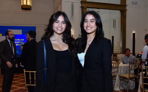 Mariana y Camilia Cueva.