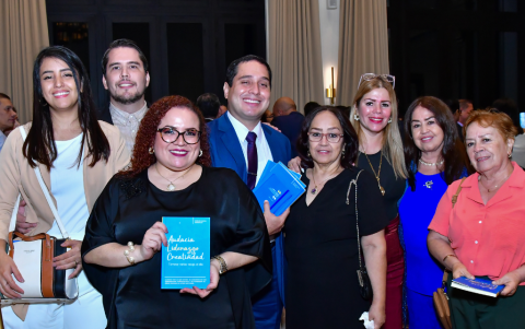 Selena Requelme, Richard Conniff, Mónica Cordero, Daniel Salazar, Jenny Cueva, Alexandra Gurumendi, María Estela Cueva y Rosa Cueva.