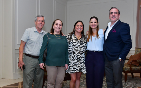José Ordeñana, María Elena Pontón, María Gabriela Ordeñana. Silvia Ortega y Eduardo Meneses.