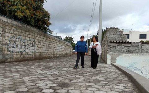 Líderes barriales conversan.