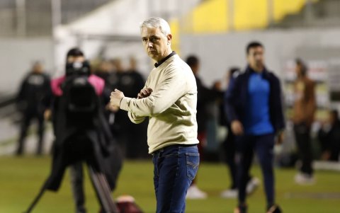 El DT Tiago Nunes ha tomado fuertes decisiones en Liga de Quito