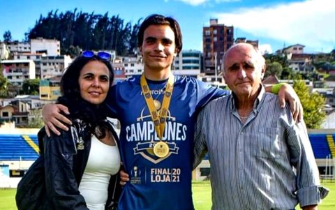 El arquero junto a su padre Eduardo Bores Jatton, quien falleció en 2021.