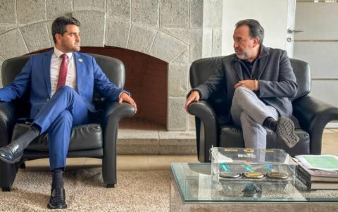 El alcalde de Quito Pabel Muñoz (derecha.) se reunió  con el ministro del Deporte José David Jiménez.