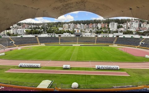 El estadio Olímpico Atahualpa ha sido escenario de la liga nacional de fútbol ecuatoriano así como la sede de la selección de Ecuador.