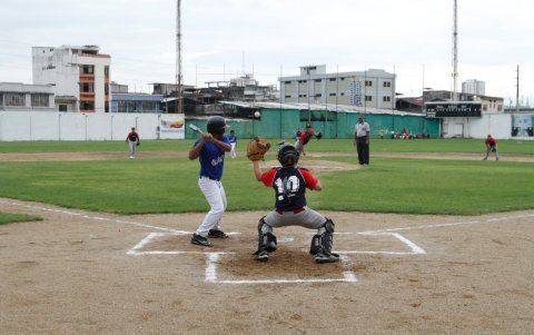 Sede. El diamante del Yeyo Úraga, en Guayaquil, es ícono emblemático de la pelota chica en el país.