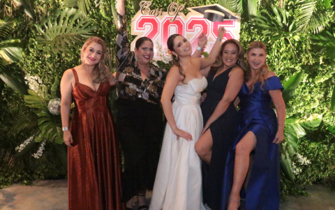 Vanessa Villarreal, Marcela Villarreal, Daniela Arcos, Melba de Muñoz y Mónica de Arcos.