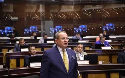El asambleísta del Partido Social Cristiano Alfredo Serrano se pronunció en contra del cambio de método de asignaciómn de escaños en el Pleno.