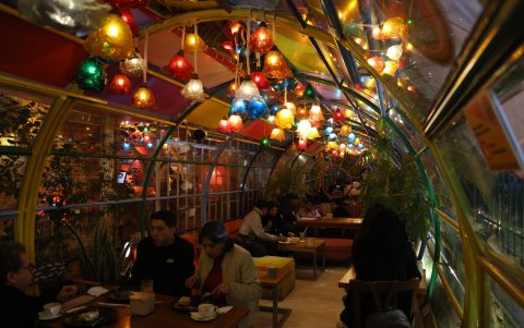 Café, libros y charlas: la combinación perfecta para una tarde en Espresso Río Intag.