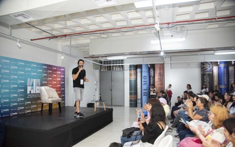 El experto dio varias conferencias durante su visita a la capital.