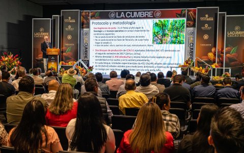Participantes durante una edición pasada de la Cumbre del Cacao en Guayaquil