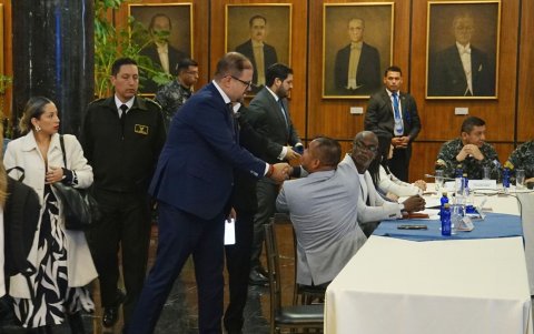 El ministro del Interior John Reimberg acudió a la Comisión de Fiscalización de la Asamblea para habalr de los operadores de justicia.