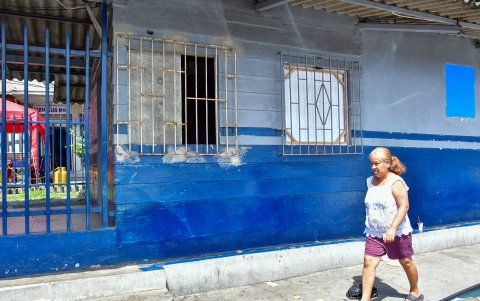 El UPC de la Isla Trinitaria está abandonada. Los taxistas de la zona recolectan dinero para arreglar ciertos daños.