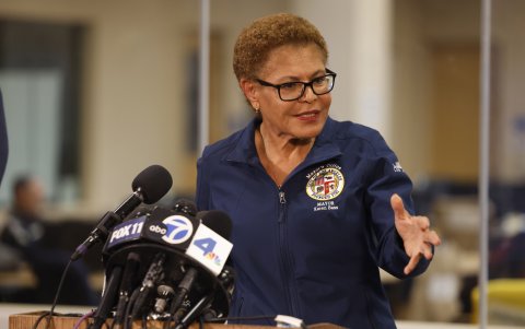 La alcaldesa de Los Ángeles criticó al vicepresidente de Estados Unidos.