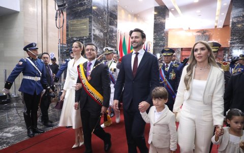 El presidente Daniel Noboa junto a Niels Olsen en su posesión el 24 de mayo de 2025. Allí, Olsen prometió una Asamblea que trabaje de la mano con el Ejecutivo