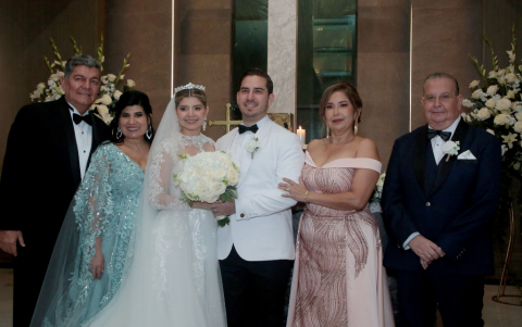 José Viteri, Guadalupe Murillo de Viteri, los novios, Mónica Villao y Jorge Villacreses.