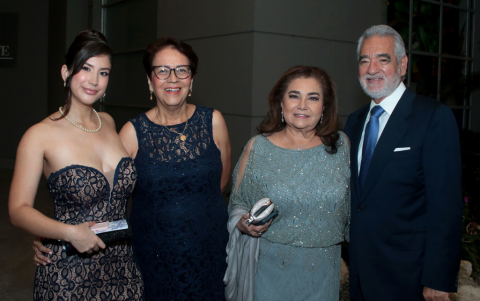 Adriana Villao, Lupe Pérez, Carmen Viteri y Javier Vanoni.
