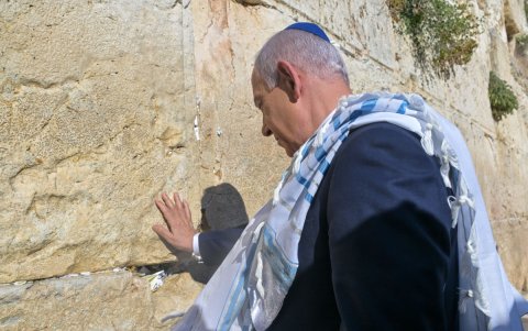 El primer ministro israelí, Benjamín Netanyahu, ofreció este domingo una