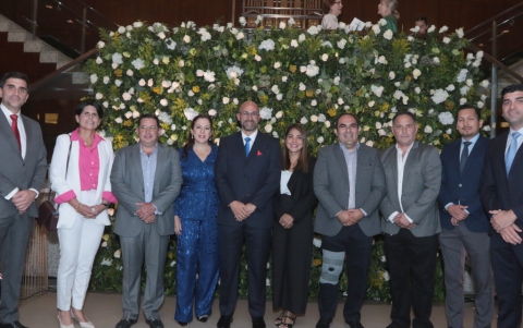 El directorio compuesto por Dieter Sonnenholzner, Virginia Andrade, Omar Juez, Gabriela Andretti, Ricardo Roggiero, Cristina Andrade, Juan Carlos Jácome, Carlos Sánchez, Carlos Ampuero y Otto Sonnenholzner.